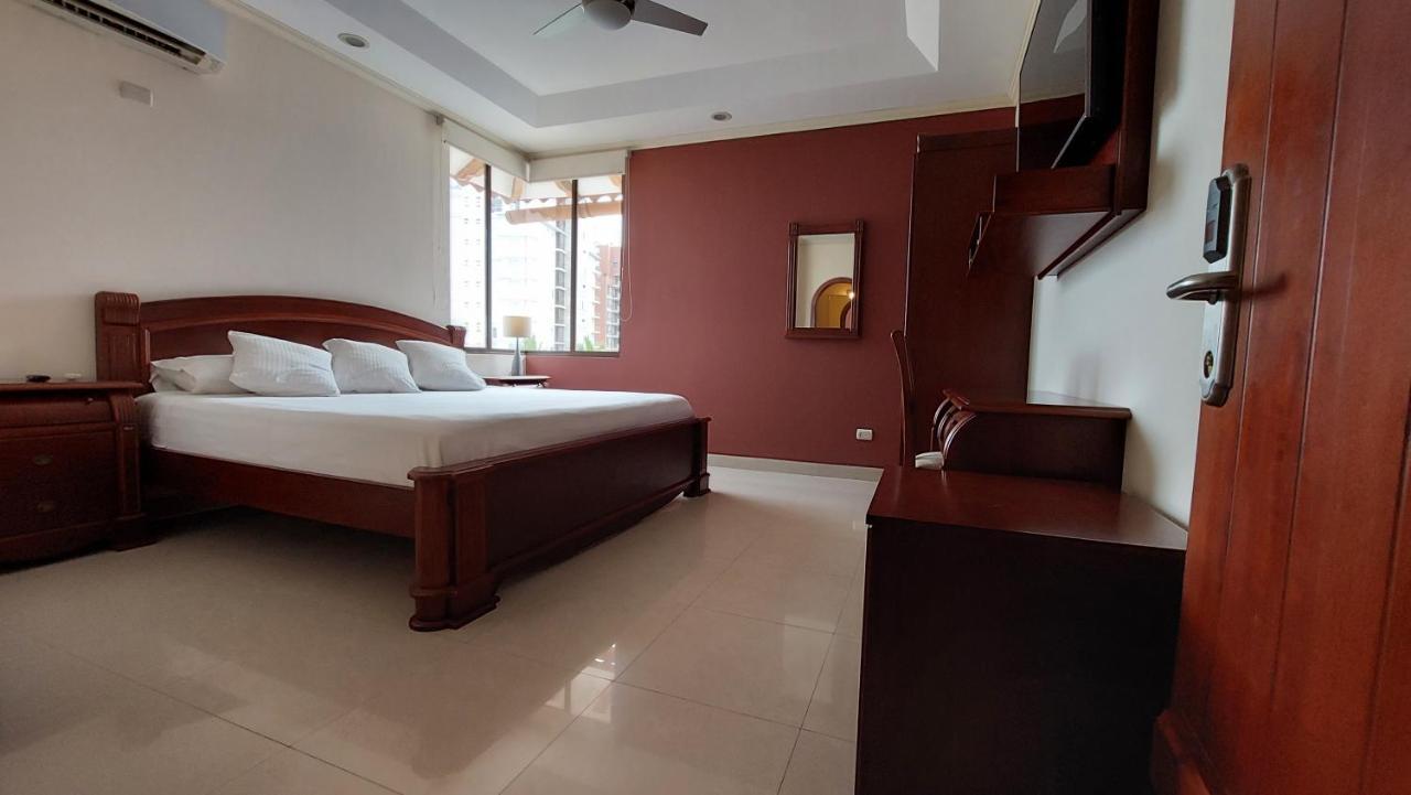 Hotel Voyager Манта Екстериор снимка