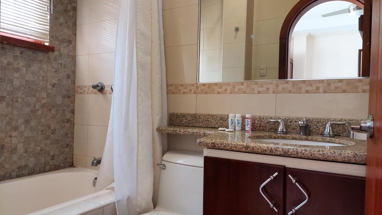 Hotel Voyager Манта Екстериор снимка