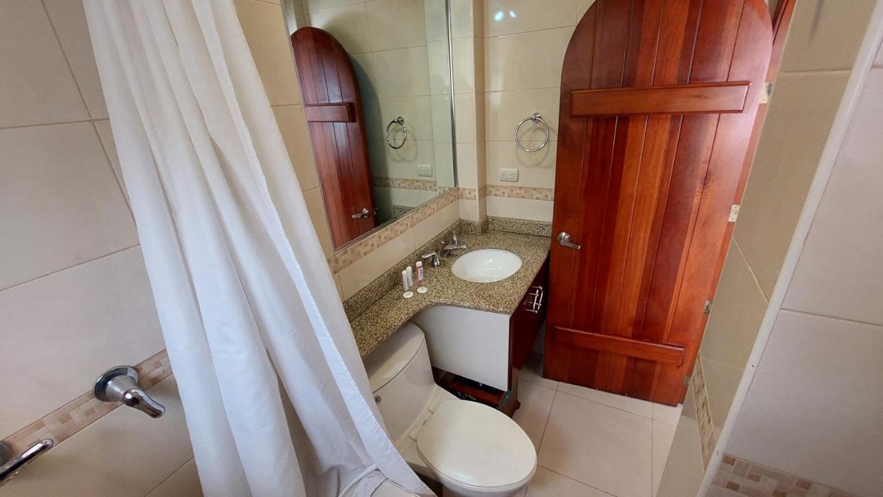 Hotel Voyager Манта Екстериор снимка