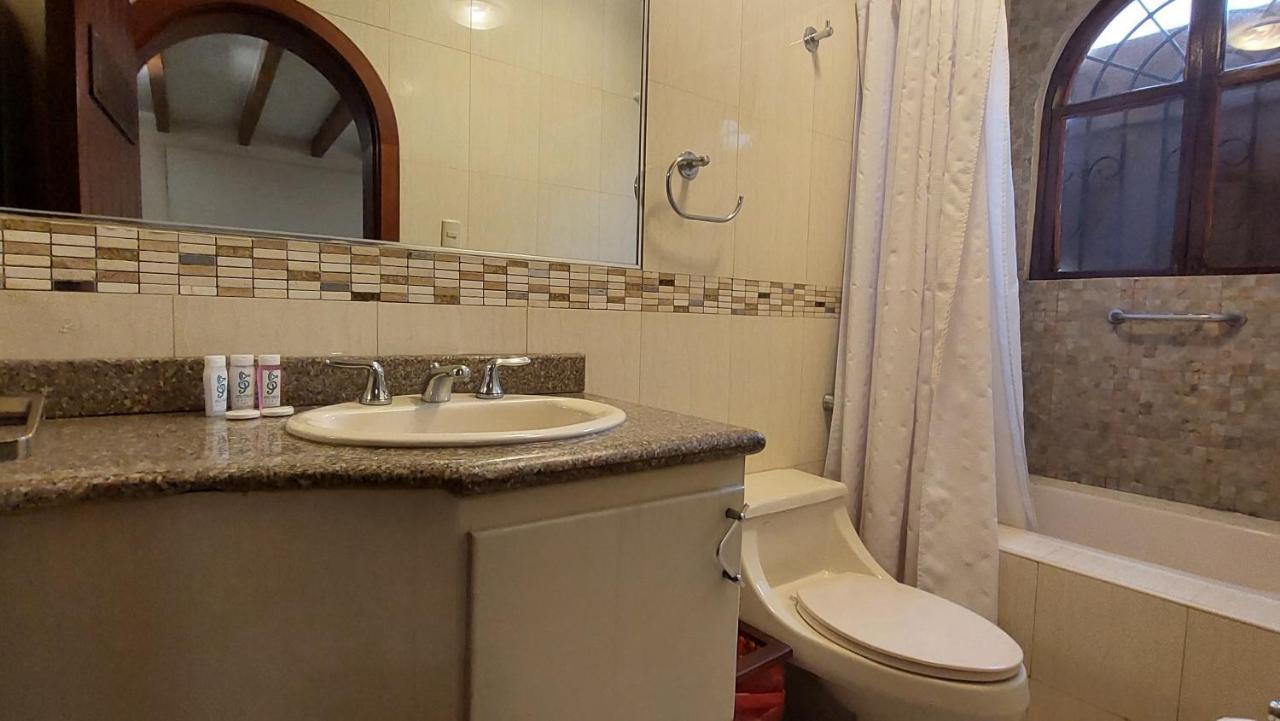 Hotel Voyager Манта Екстериор снимка