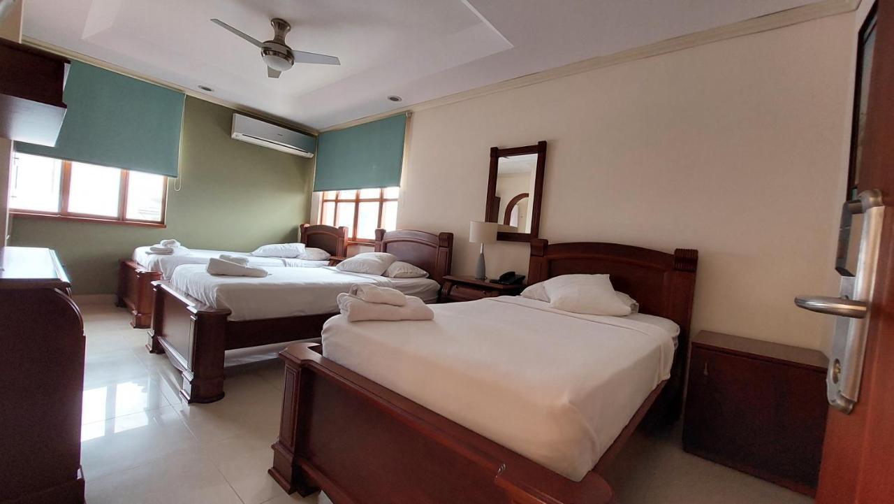 Hotel Voyager Манта Екстериор снимка
