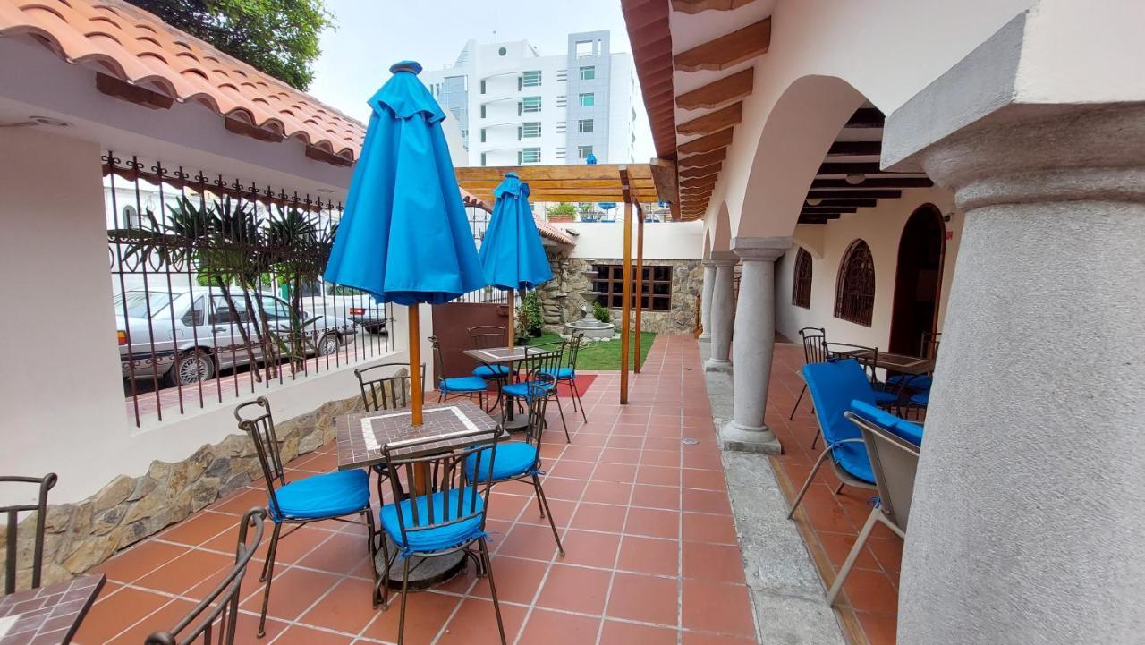 Hotel Voyager Манта Екстериор снимка