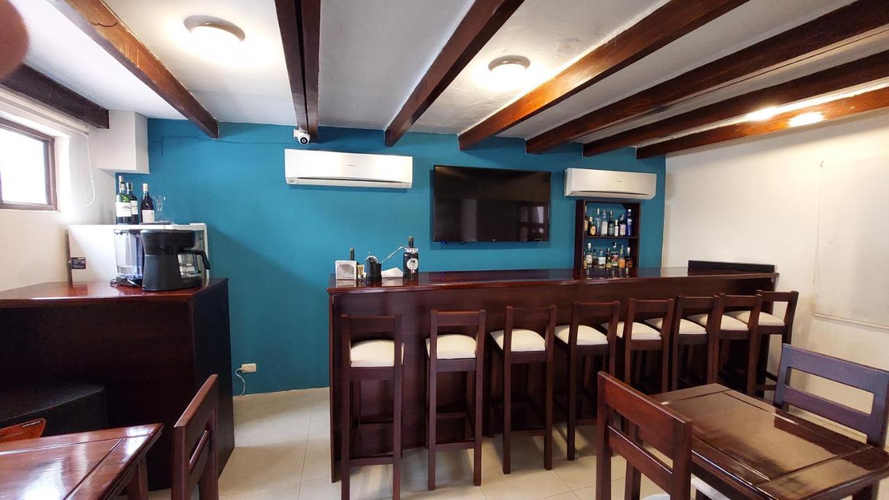 Hotel Voyager Манта Екстериор снимка