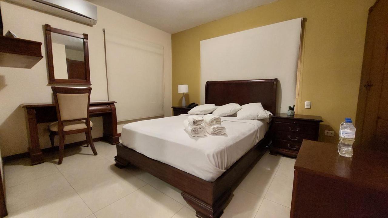 Hotel Voyager Манта Екстериор снимка