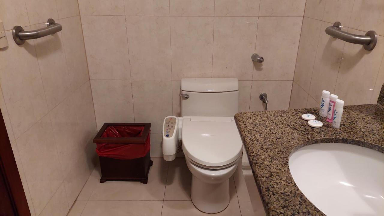 Hotel Voyager Манта Екстериор снимка