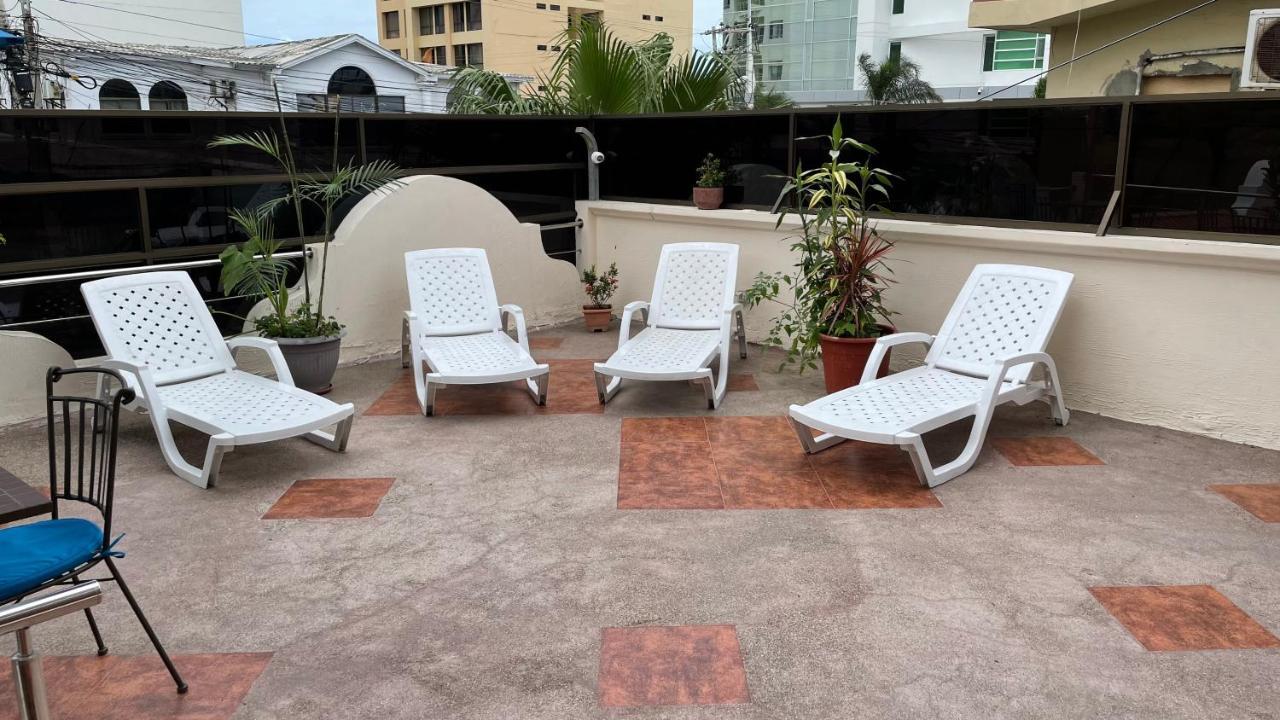 Hotel Voyager Манта Екстериор снимка